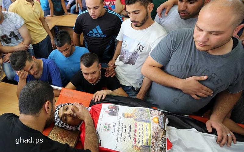 بالصور: المئات يشيعون الشهيد أبو لطيفة بقلنديا
