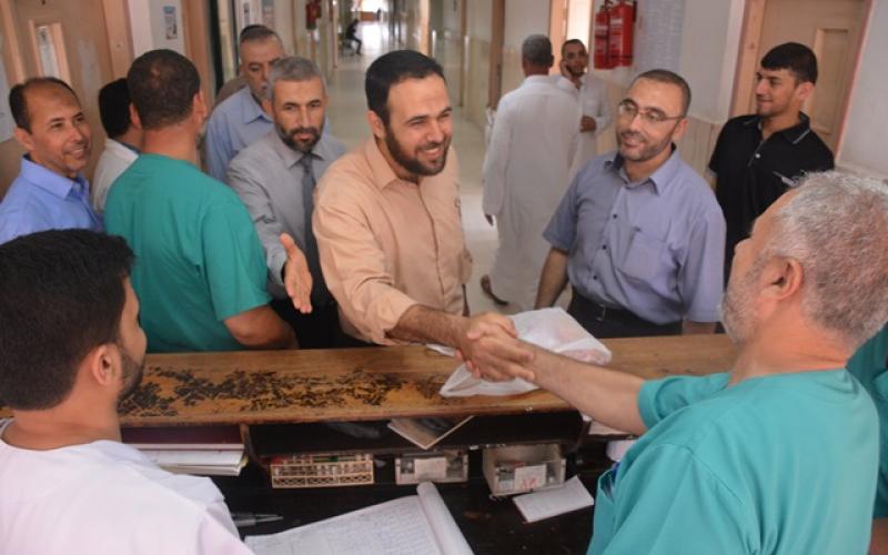 بالصور: خانيونس: حماس تزور المرضى ونزلاء السجون