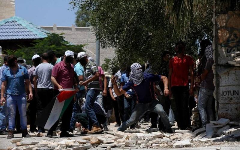 بالصور: الاحتلال يصيب العشرات من الفلسطينيين