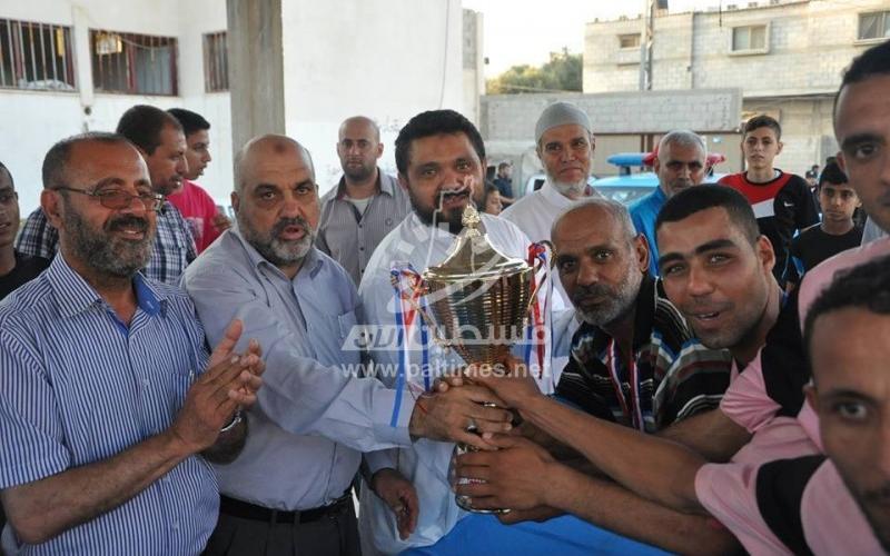 بالصور: اختتام بطولة العودة الكروية بدير البلح