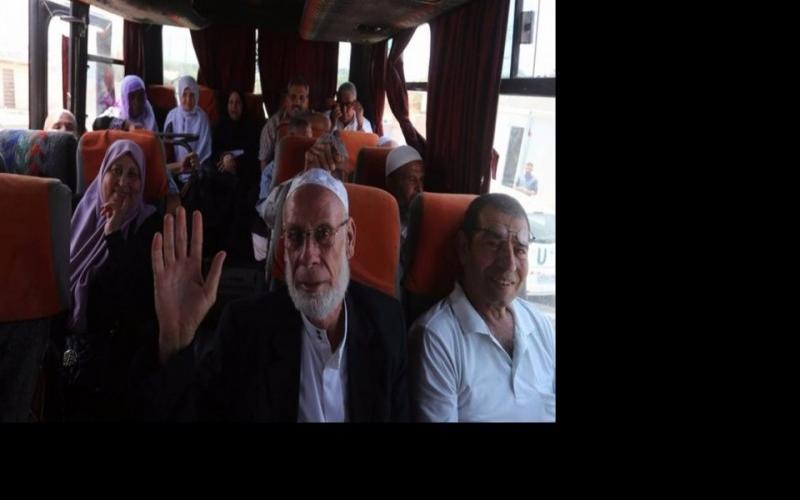 بالصور: 800 غزي يتوجهون للأقصى لإحياء "ليلة القدر"