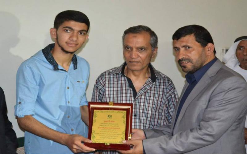 بالصور: بحر يهنئ المتفوقين بالثانوية العامة