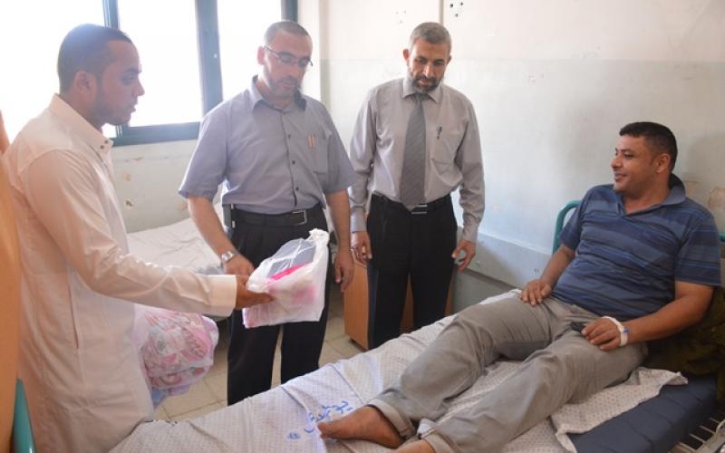 بالصور: خانيونس: حماس تزور المرضى ونزلاء السجون