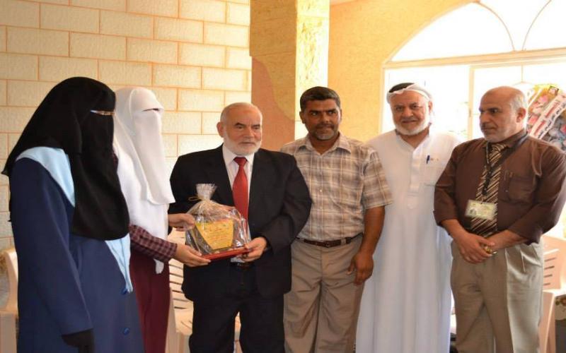 بالصور: بحر يهنئ المتفوقين بالثانوية العامة