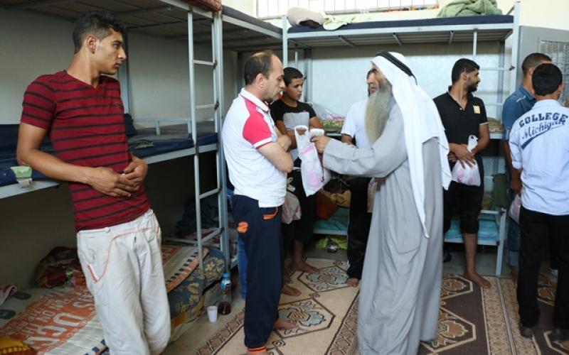 بالصور: خانيونس: حماس تزور المرضى ونزلاء السجون