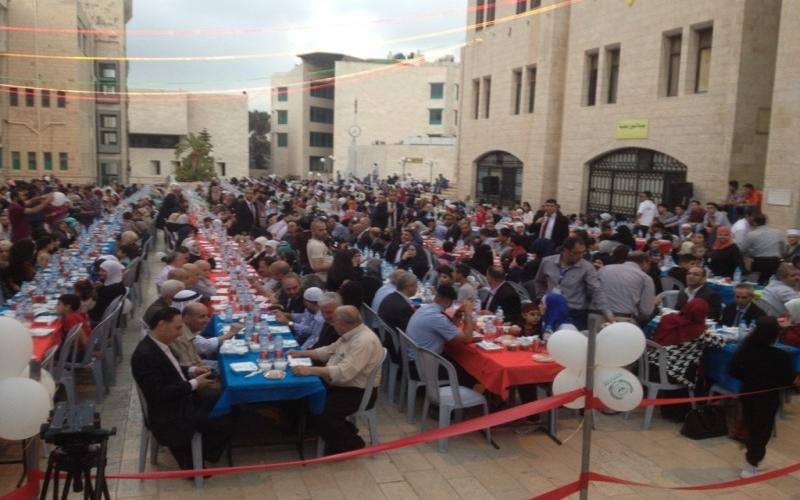 2000 يتيم ضيوف مائدة الأعمال الإماراتية بنابلس
