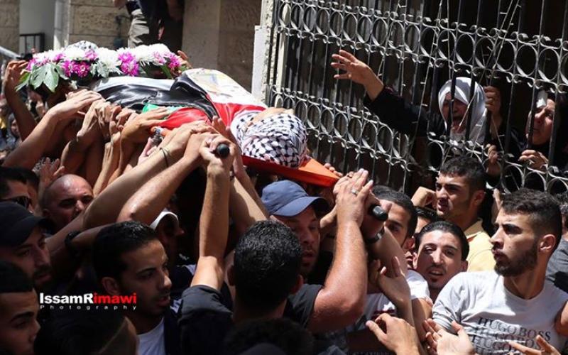 بالصور: المئات يشيعون الشهيد أبو لطيفة بقلنديا