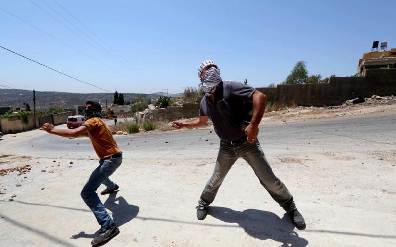 بالصور: الاحتلال يصيب العشرات من الفلسطينيين