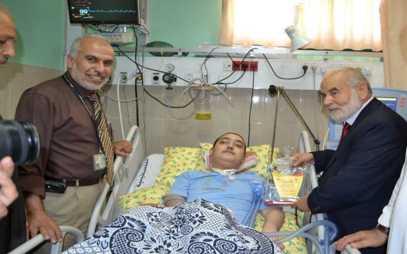 بالصور: بحر يهنئ المتفوقين بالثانوية العامة