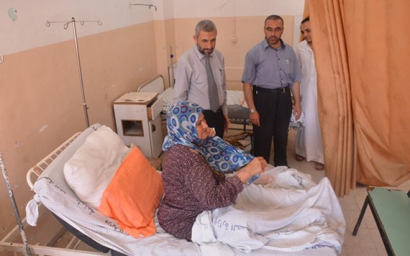 بالصور: خانيونس: حماس تزور المرضى ونزلاء السجون