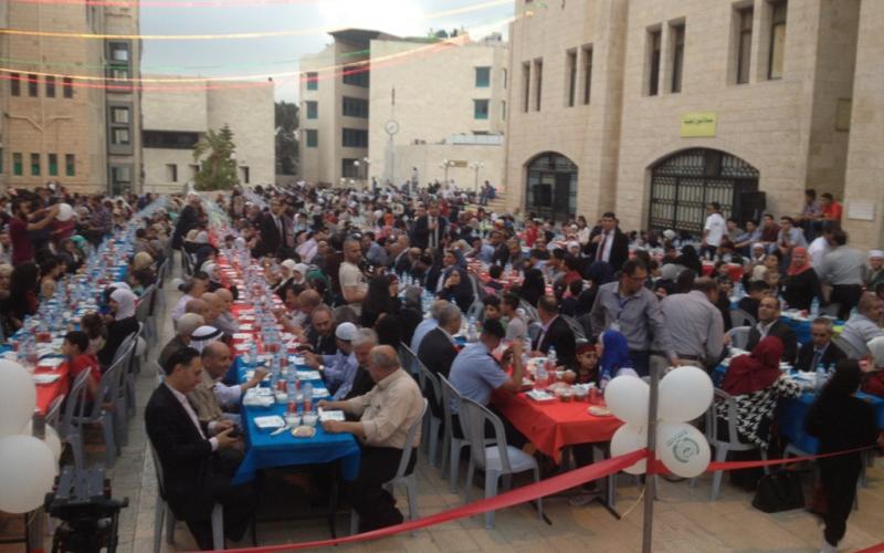 2000 يتيم ضيوف مائدة الأعمال الإماراتية بنابلس