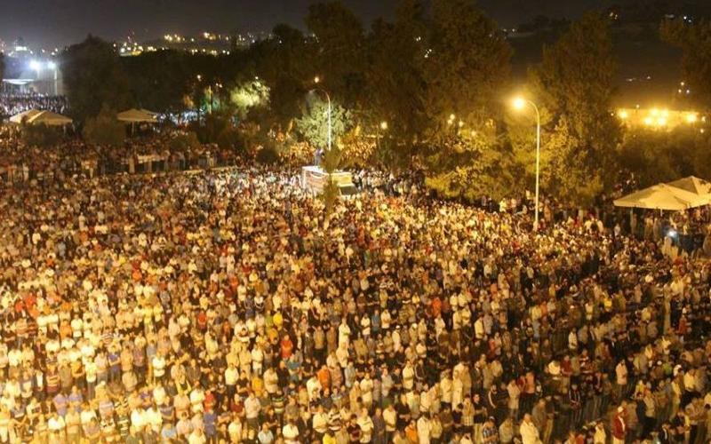 بالصور: الآلاف يحيّون ليلة القدر بالأقصى