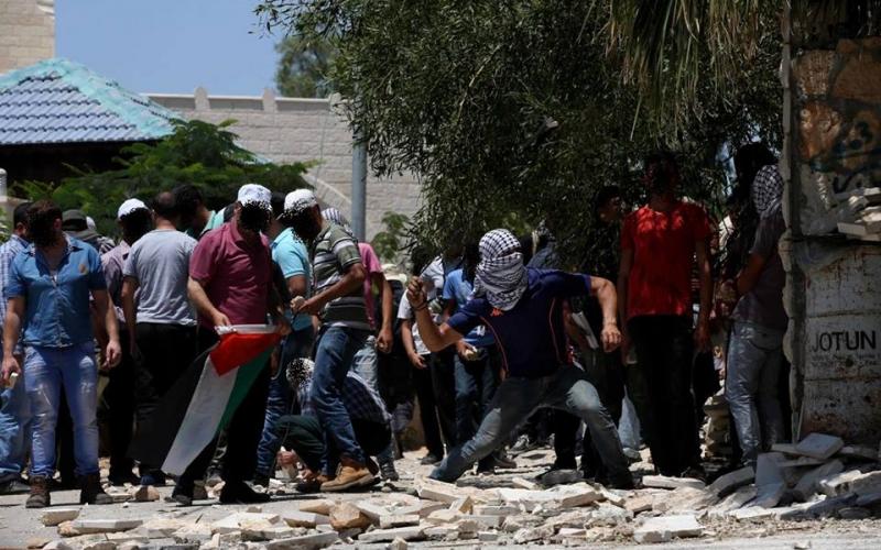 بالصور: الاحتلال يصيب العشرات من الفلسطينيين