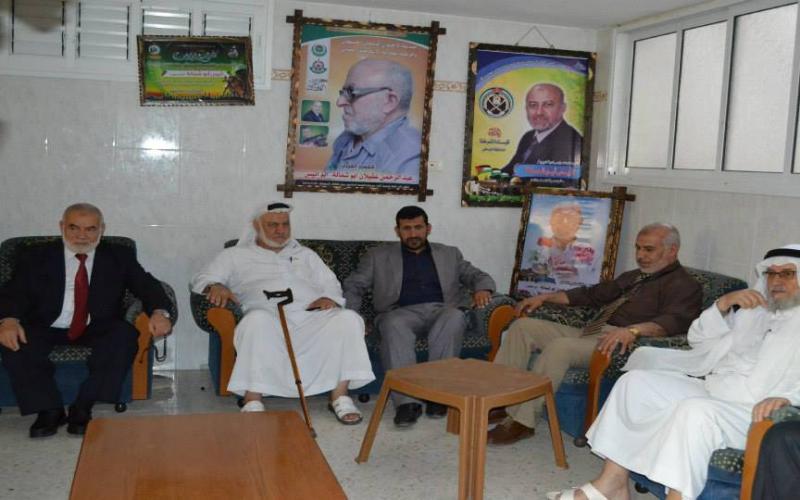 بالصور: بحر يهنئ المتفوقين بالثانوية العامة