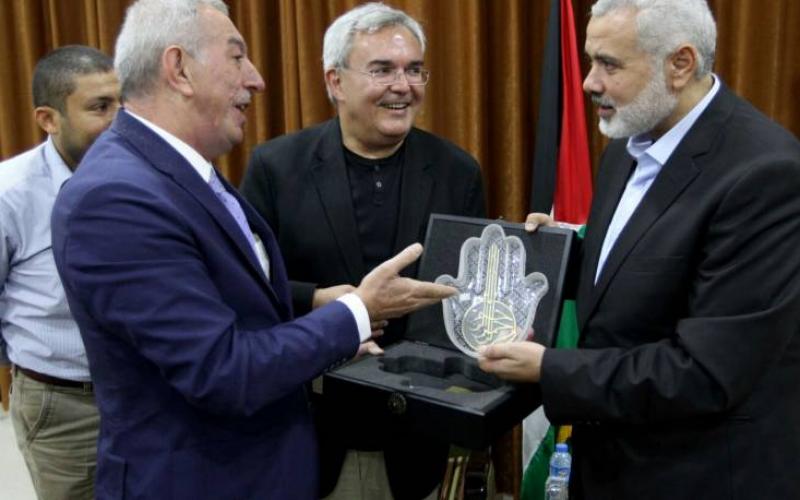 بالصور: هنية يبحث مع السفير التركي الأوضاع بغزة