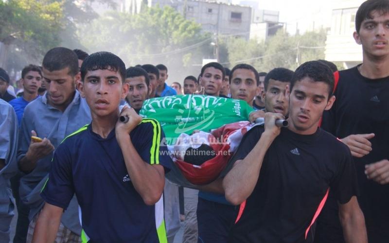 بالصور: جماهير رفح تشيّع شهداء عائلة أبو نقيرة