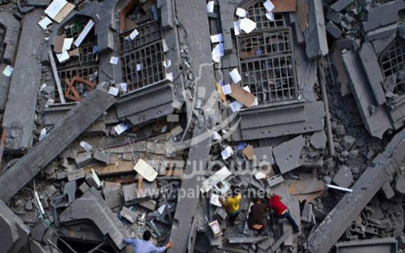 بالصور: عام مضى على قصف "مسجد القسام" بالنصيرات