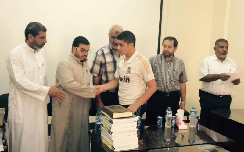 بالصور: دار القرآن الكريم تكرم المشاركين بالمسابقة الرمضانية