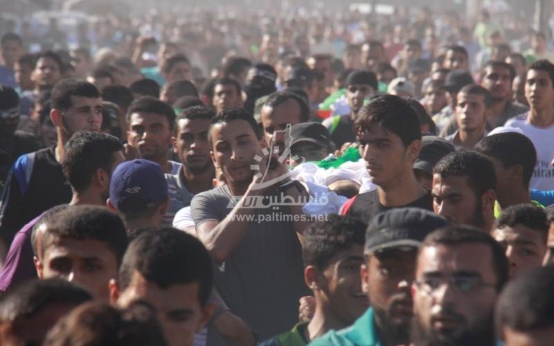 بالصور: جماهير رفح تشيّع شهداء عائلة أبو نقيرة