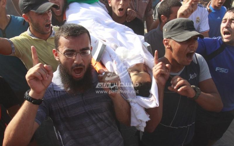 بالصور: جماهير رفح تشيّع شهداء عائلة أبو نقيرة