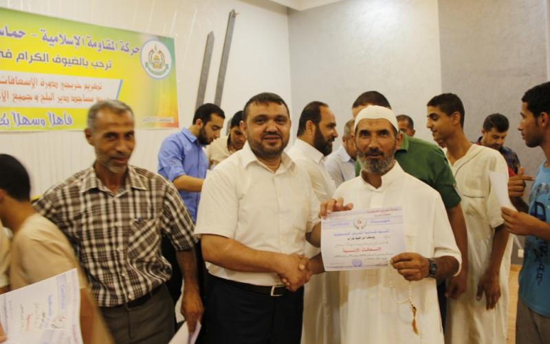 بالصور: حماس تكرم 300 مسعف في دير البلح