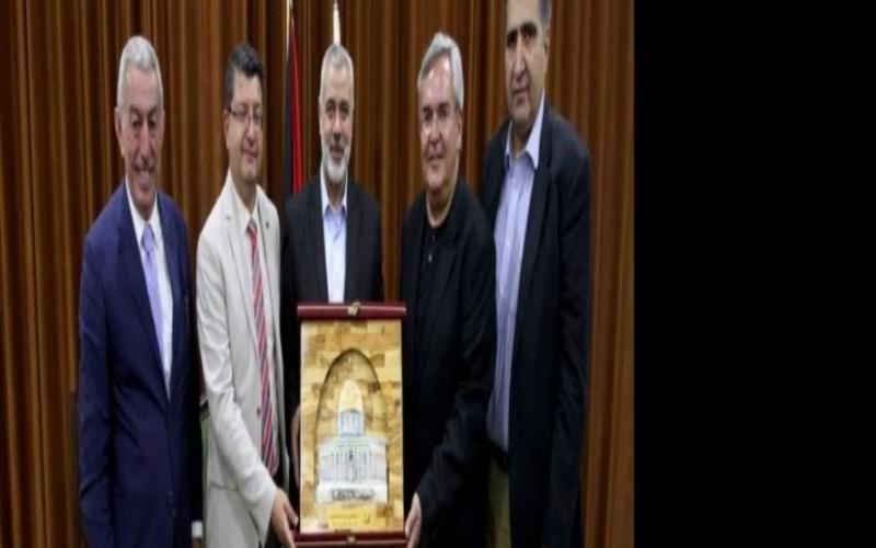 بالصور: هنية يبحث مع السفير التركي الأوضاع بغزة