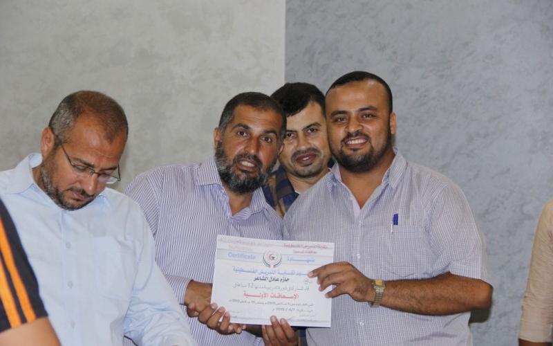 بالصور: حماس تكرم 300 مسعف في دير البلح