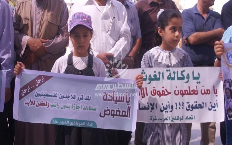 بالصور: وقفة برفح احتجاجًا على سياسة تقليصات الـ"أونروا"