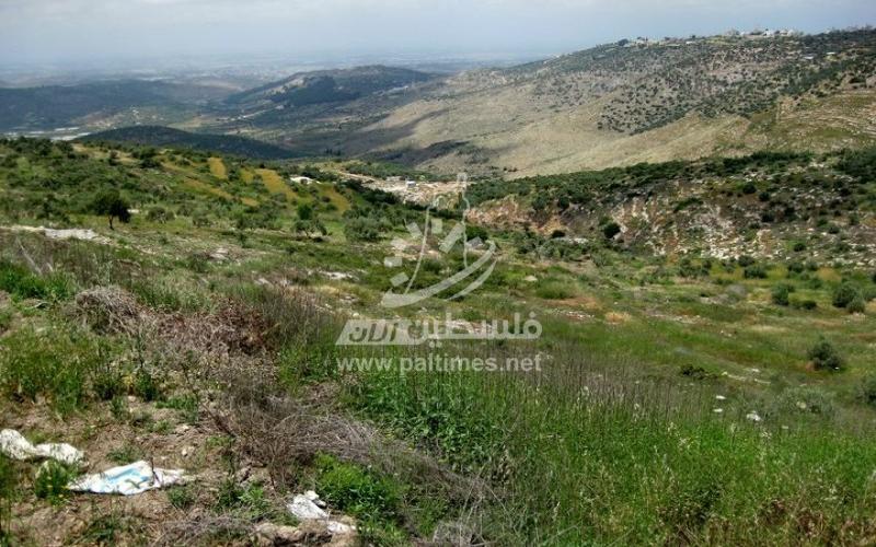 بالصور: رفض شعبي لاستملاك أراضٍ وبناء مصنع للأسمنت عليها