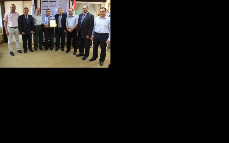 بالصور: تجمع الأطباء" يزرون الجامعة الإسلامية بغزة