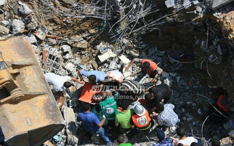 بالصور: عام مضى على قصف "مسجد القسام" بالنصيرات