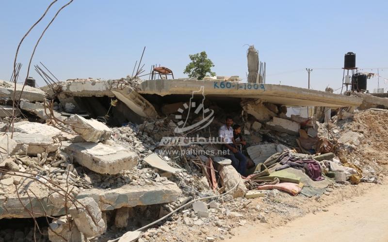 بالصور: سكان "الكرفانات" في خانيونس على صفيح ساخن