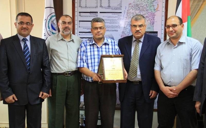 بالصور: تجمع الأطباء" يزرون الجامعة الإسلامية بغزة