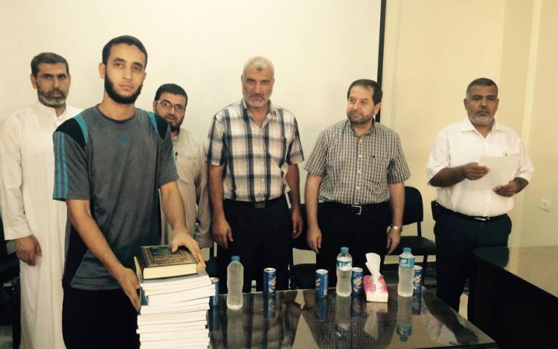 بالصور: دار القرآن الكريم تكرم المشاركين بالمسابقة الرمضانية