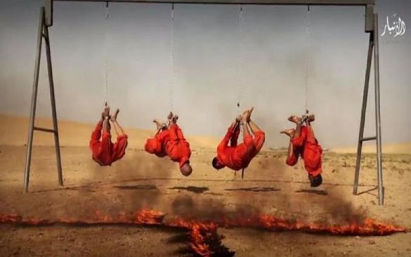 بالصور: "داعش" تشوي 4 أشخاص على أرجوحة