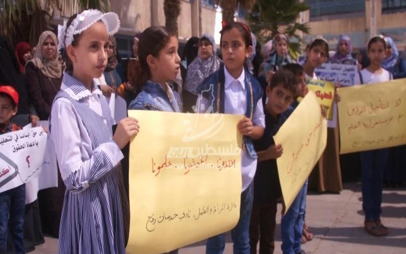 بالصور: وقفة برفح احتجاجًا على سياسة تقليصات الـ"أونروا"