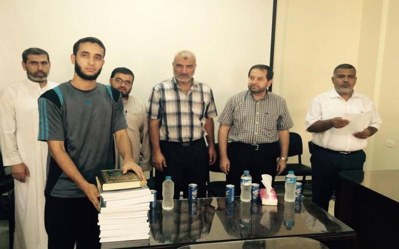 بالصور: دار القرآن الكريم تكرم المشاركين بالمسابقة الرمضانية