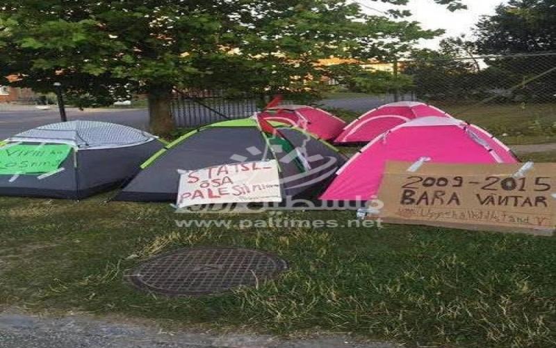 بالصور: فلسطينيو العراق يعتصمون أمام مكتب الهجرة بالسويد