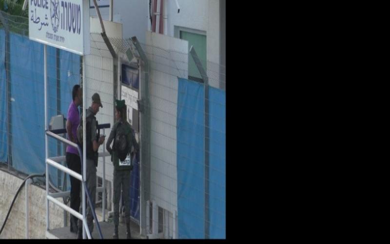 بالصور: قوات الاحتلال تعتقل مواطناً قرب المسجد الإبراهيمي