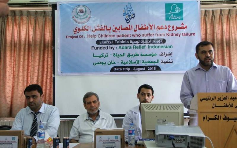 أجهزة تابلت للأطفال المرضى بالرنتيسي 