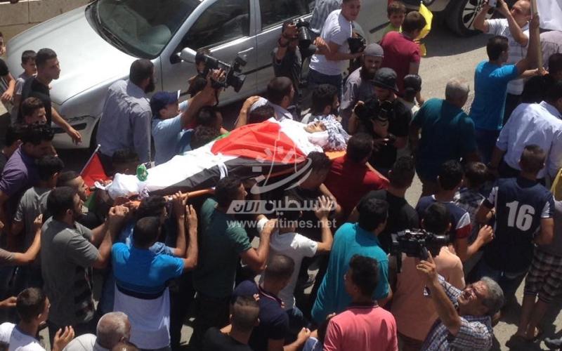 بالصور: جماهير نابلس تشيع جثمان الفتى "رفيق"