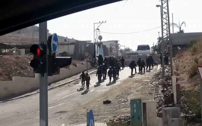 بالصور: عشرات الجنود يقتحمون العيساوية بالقدس