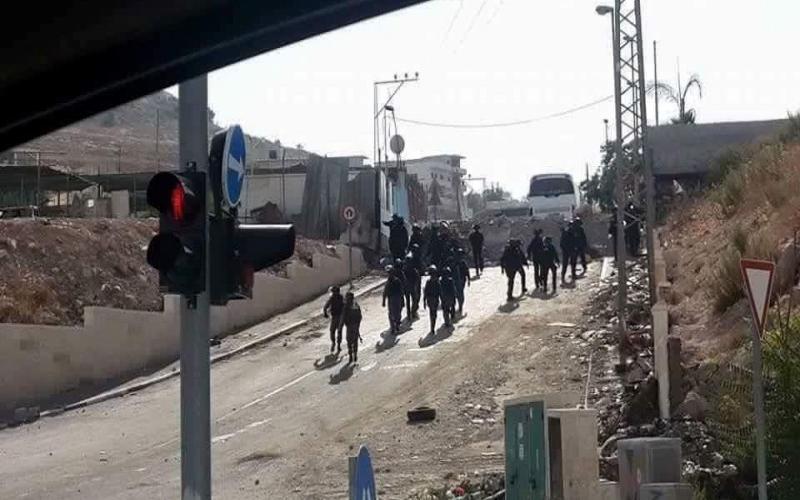 بالصور: عشرات الجنود يقتحمون العيساوية بالقدس