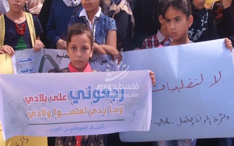 بالصور: وقفة برفح احتجاجًا على سياسة تقليصات الـ"أونروا"