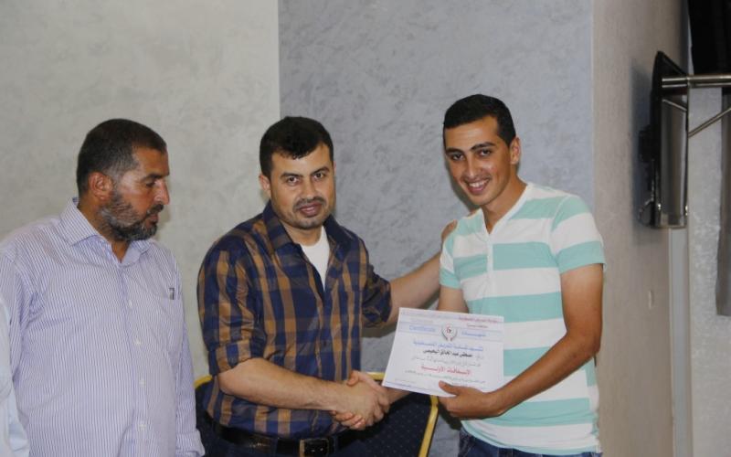 بالصور: حماس تكرم 300 مسعف في دير البلح