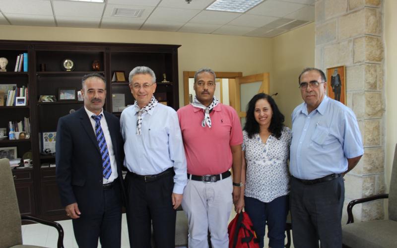 بالصور: الإغاثة الطبية تتبرع 12 حقيبة إسعافات أولية لجمعية الكشافة