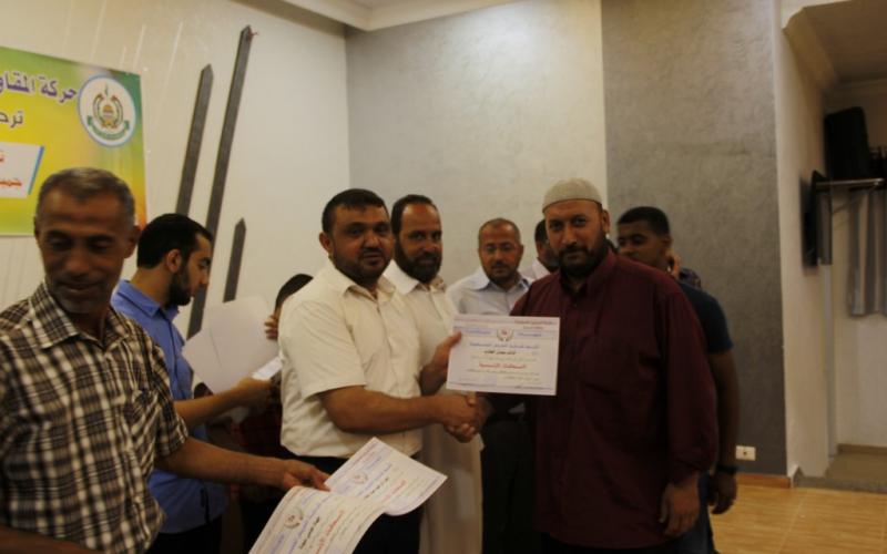 بالصور: حماس تكرم 300 مسعف في دير البلح