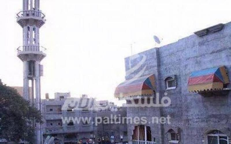 بالصور: عام مضى على قصف "مسجد القسام" بالنصيرات