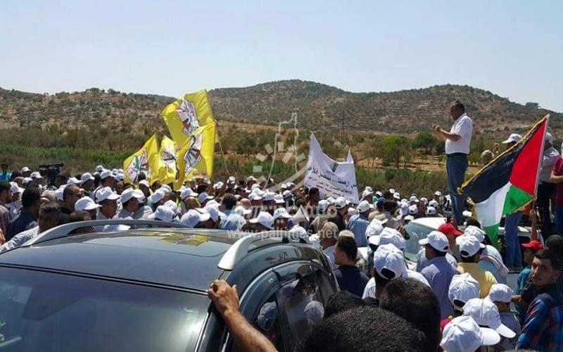 بالصور: رفض شعبي لاستملاك أراضٍ وبناء مصنع للأسمنت عليها