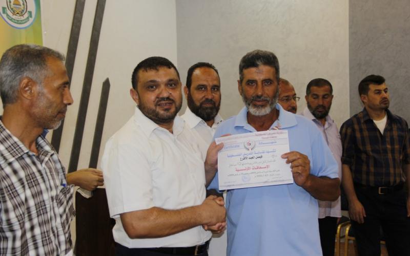 بالصور: حماس تكرم 300 مسعف في دير البلح